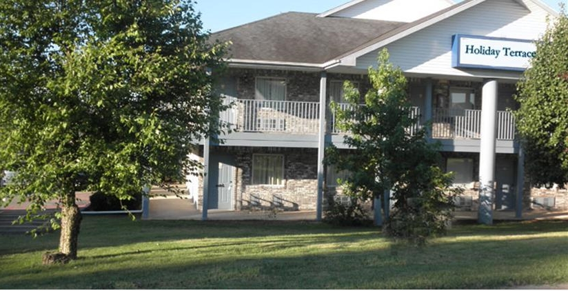 Holiday Terrace Apartments in Branson, MO - Building Photo