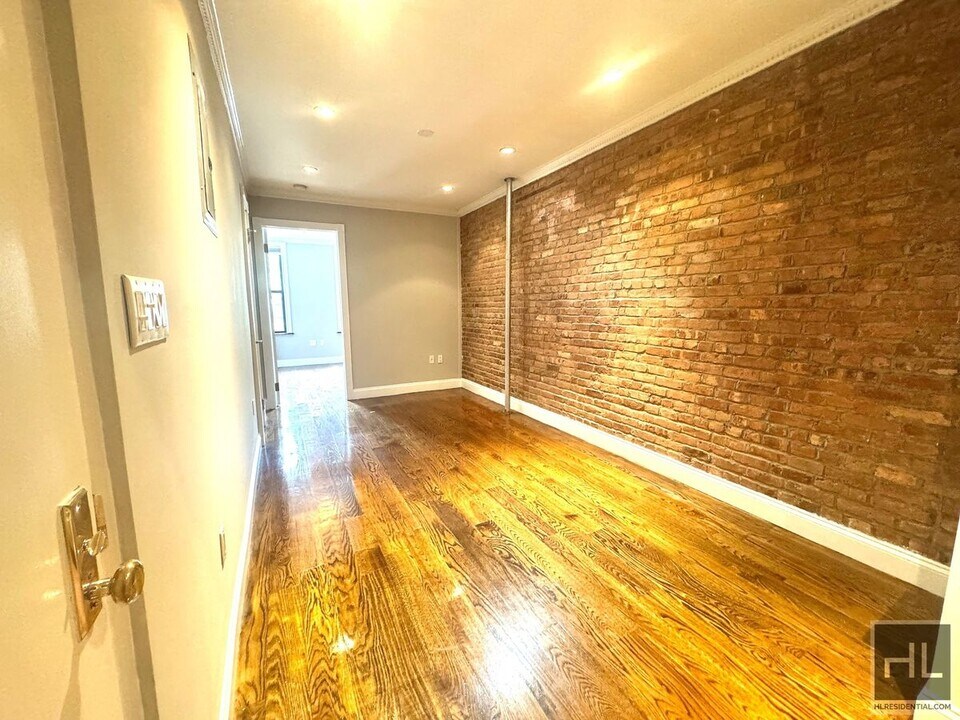 Avenue A in New York, NY - Building Photo