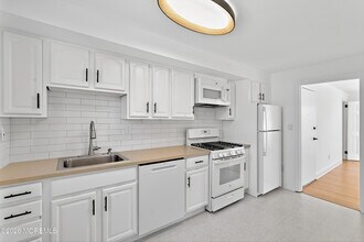 121 Wallace St in Red Bank, NJ - Building Photo - Building Photo