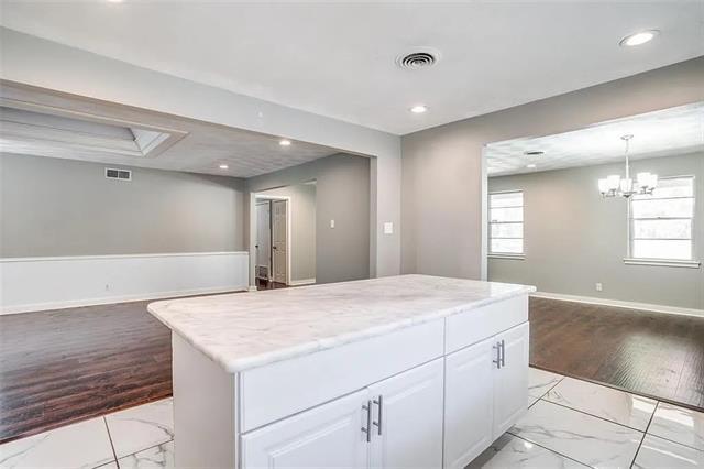8340 Stonycreek Dr in Dallas, TX - Building Photo - Building Photo