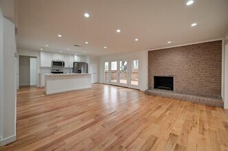 10606 Royalwood Dr in Dallas, TX - Building Photo - Building Photo