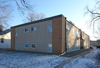 530 Knox Ave N in Minneapolis, MN - Building Photo - Building Photo