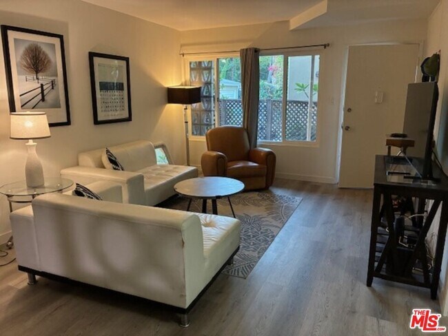 1022 Croft Ave in Los Angeles, CA - Building Photo - Building Photo