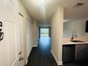2556 Woodgate Blvd in Orlando, FL - Building Photo - Building Photo