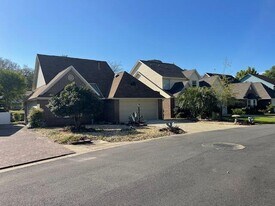 810 Fairway Lakes Dr in Niceville, FL - Building Photo