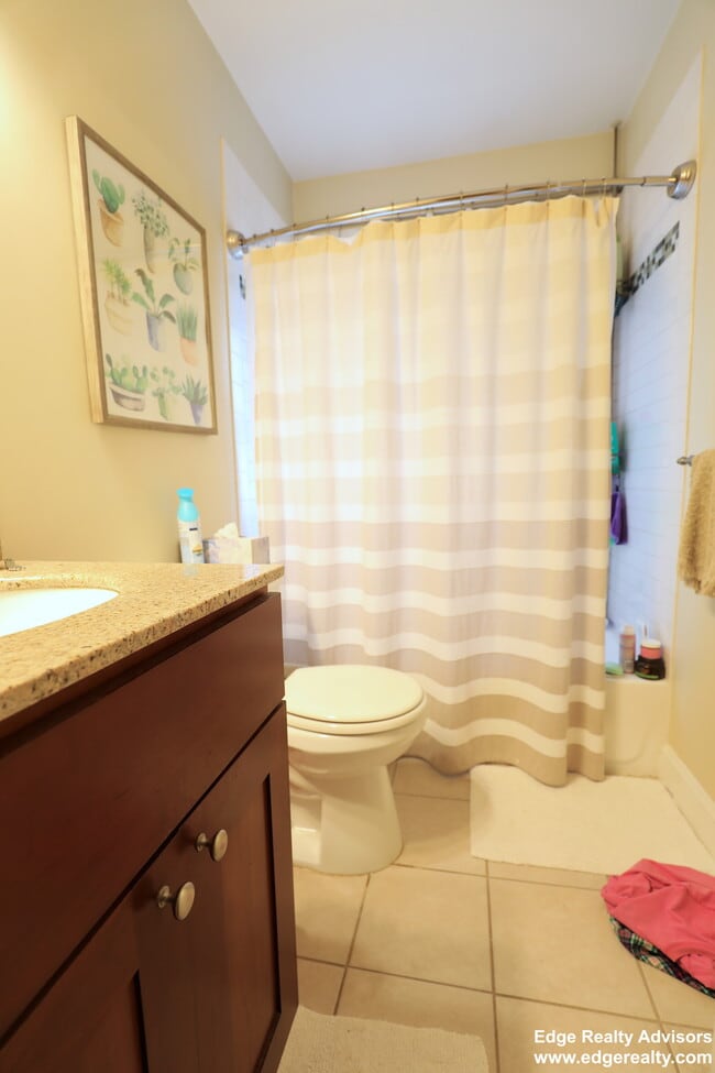 55 Dunboy St, Unit 2 in Boston, MA - Foto de edificio - Building Photo