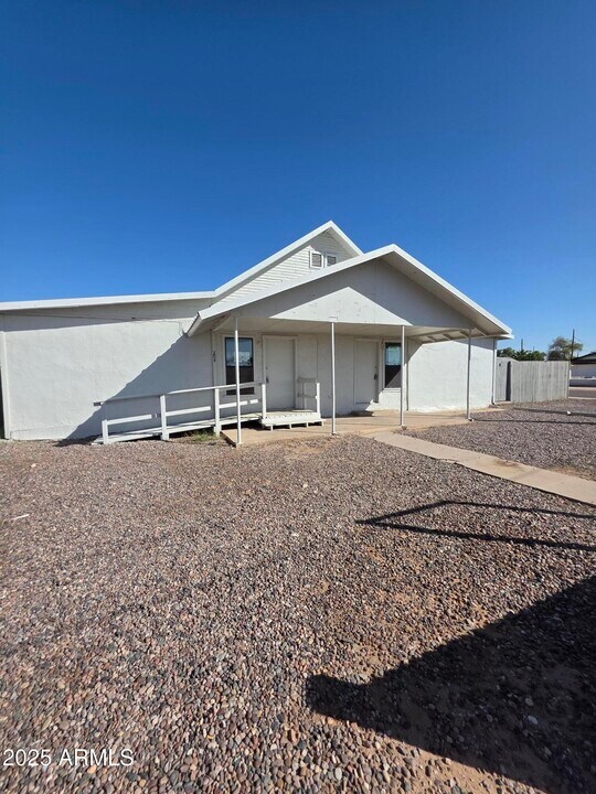 214 E Centre Ave in Buckeye, AZ - Building Photo