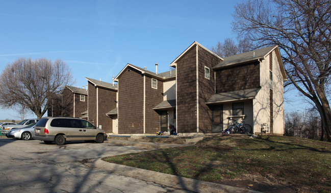 Wornall Estates Apartments in Kansas City, MO - Building Photo - Building Photo