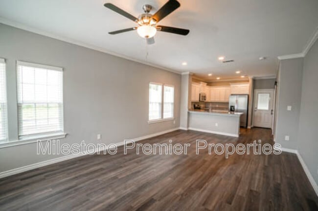 201 Martin Luther King St in Denison, TX - Building Photo - Building Photo