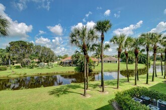 2020 Greenview Shores Blvd, Unit 108 in Wellington, FL - Foto de edificio - Building Photo