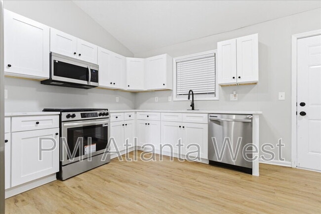 5876 Old Wellborn Trce in Lithonia, GA - Building Photo - Building Photo