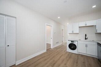 2228 N Major Ave, Unit 1 in Chicago, IL - Foto de edificio - Building Photo