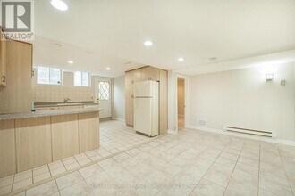 44 Carlisle Crescent in Toronto, ON - Building Photo - Building Photo