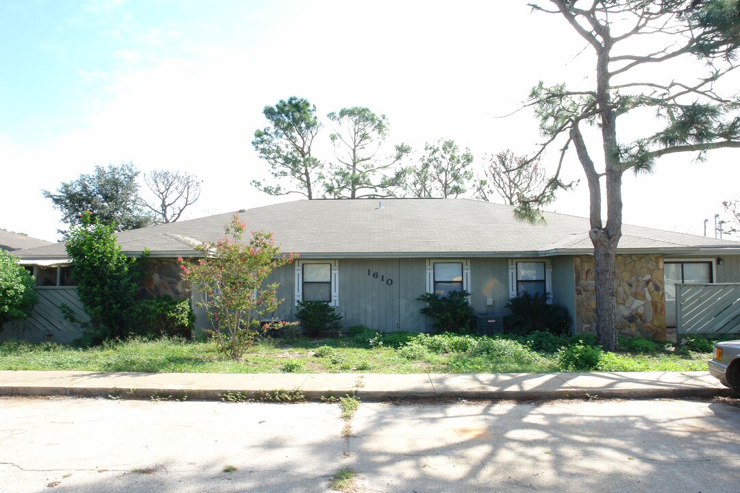 1610 Green Briar Pky in Gulf Breeze, FL - Foto de edificio