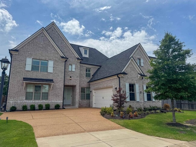 property at 669 Covington Walk Ln N