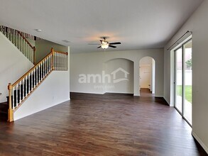 2300 Treetop Ln in Kissimmee, FL - Foto de edificio - Building Photo