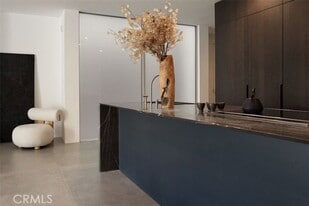 838 Kings Rd in West Hollywood, CA - Building Photo