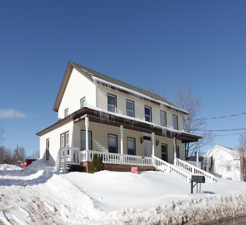 77 County Route 65 in Hensonville, NY - Foto de edificio