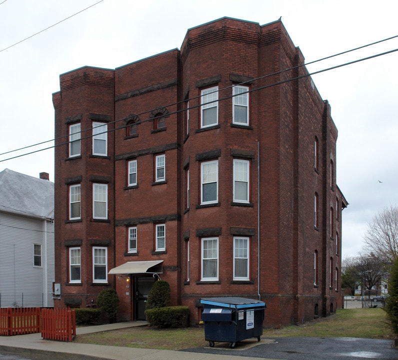 7 Thorpe Ave in Holyoke, MA - Foto de edificio