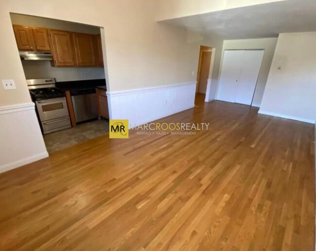 369 Dorchester St, Unit C5 in Boston, MA - Building Photo - Building Photo
