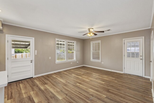 2703 Bank St in Lake Charles, LA - Building Photo - Building Photo