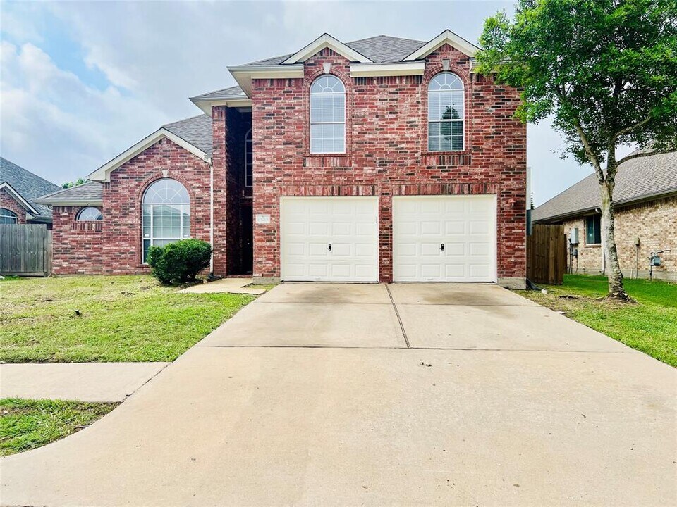 13715 Branford Greens Dr in Houston, TX - Building Photo