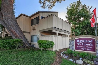 Highland Creek Apartment Homes in Fullerton, CA - Foto de edificio - Building Photo