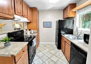 6675 Mission Gorge Rd in San Diego, CA - Building Photo - Building Photo