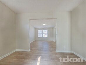 490 Fox Trot Dr in Columbia, SC - Foto de edificio - Building Photo