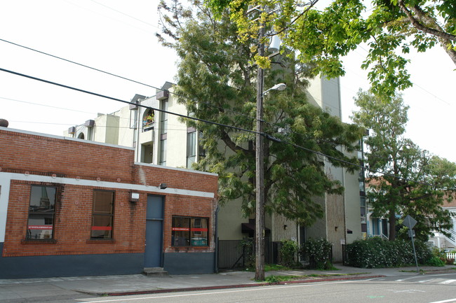 Channing Campus Apartments in Berkeley, CA - Building Photo - Building Photo