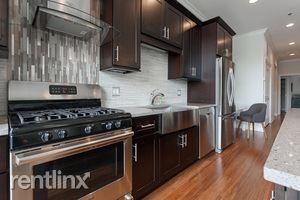 1249 W Madison St in Chicago, IL - Foto de edificio - Building Photo