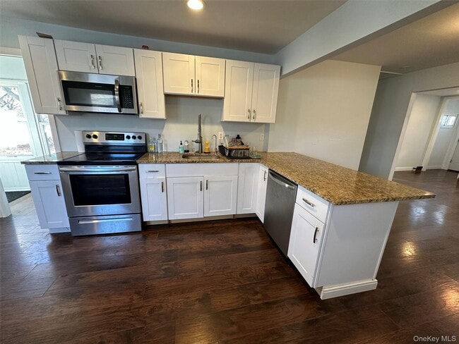 185 McKinley Dr in Mastic Beach, NY - Building Photo - Building Photo