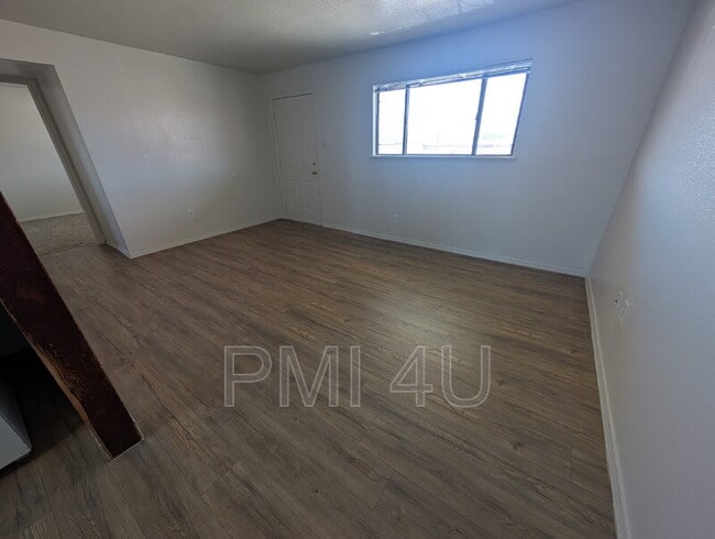118 S Main St in Belen, NM - Foto de edificio - Building Photo