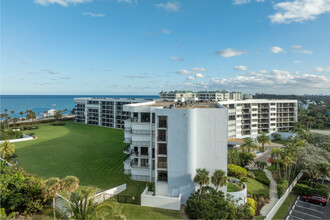 Oceancrest in Jupiter, FL - Building Photo - Building Photo