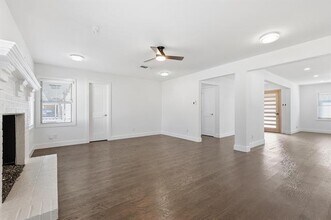 6207 Royal Ln in Dallas, TX - Building Photo - Building Photo