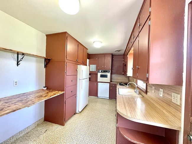 property at 2713 S 74th St