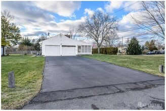 12 Davison Rd in East Windsor, NJ - Building Photo - Building Photo