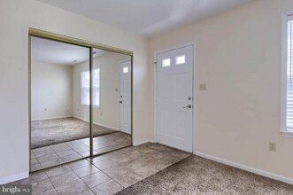 1902 Pin Oak Dr in York, PA - Building Photo - Building Photo