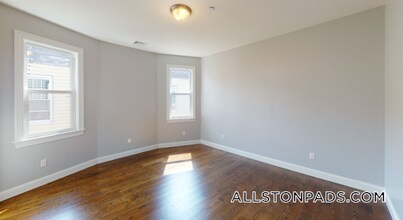 17 Harvard Ter in Boston, MA - Building Photo - Building Photo
