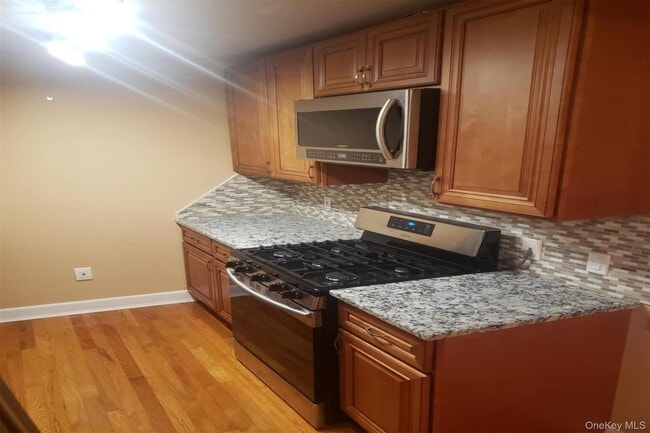 428 River Ave in Pelham, NY - Building Photo - Building Photo