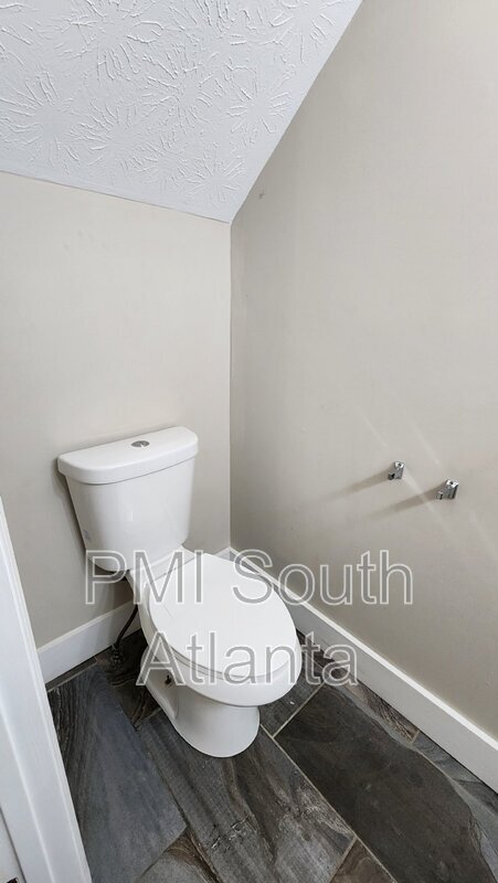 3504 Lee Ct