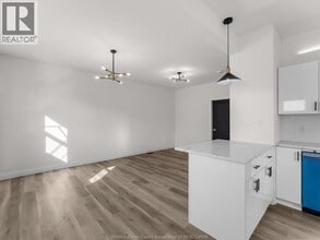 1067 Drouillard Rd in Windsor, ON - Building Photo - Building Photo