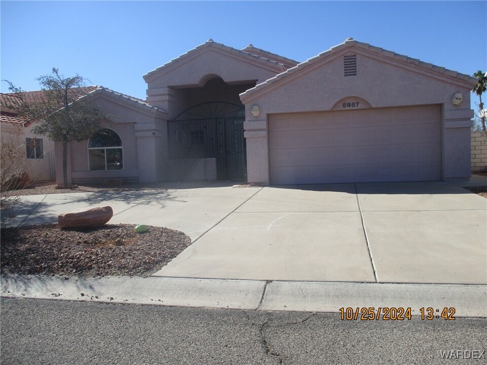 5967 Mountain View Rd in Fort Mohave, AZ - Building Photo