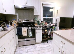 77 Linden St, Unit 2 in Boston, MA - Foto de edificio - Building Photo