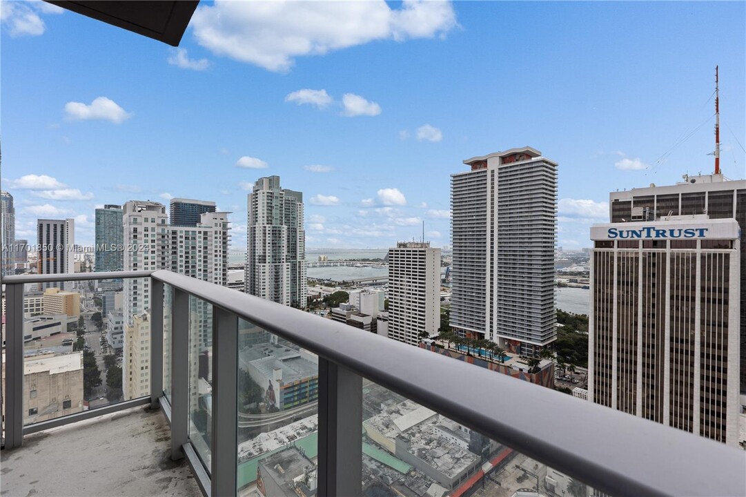 151 SE 1st St, Unit 3202 in Miami, FL - Foto de edificio