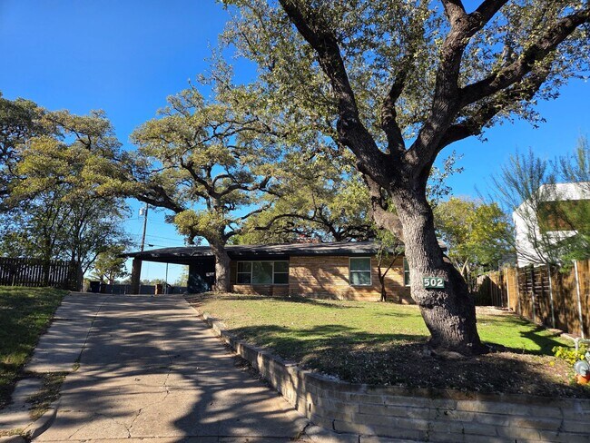 502 Sunrise Cir in Austin, TX - Building Photo - Building Photo