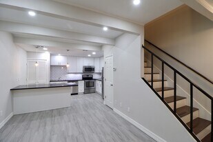 5929 Queensloch Dr in Houston, TX - Building Photo