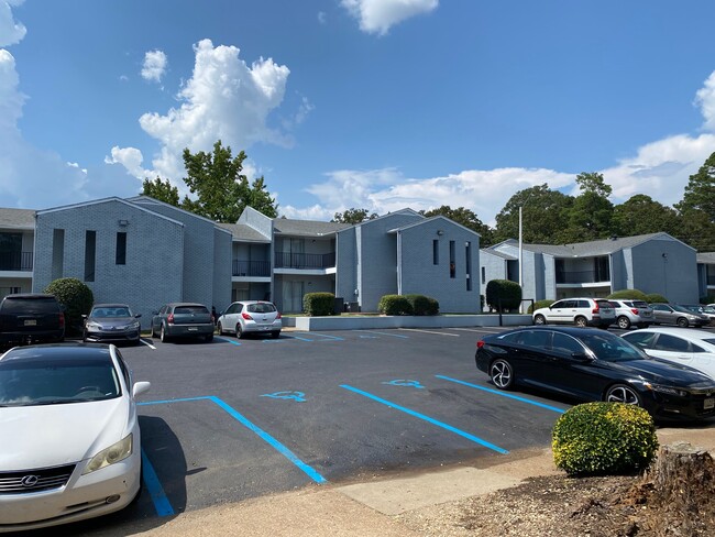 McDowell Enclave Apartments in Jackson, MS - Foto de edificio - Building Photo