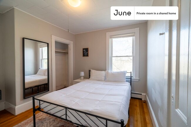 Private bedroom in 4 bed/1 bath Home in Boston, MA - Building Photo - Building Photo