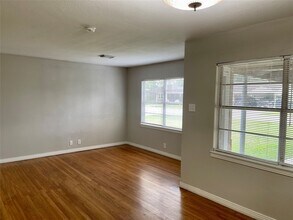 617 Fostoria Ln in Houston, TX - Foto de edificio - Building Photo